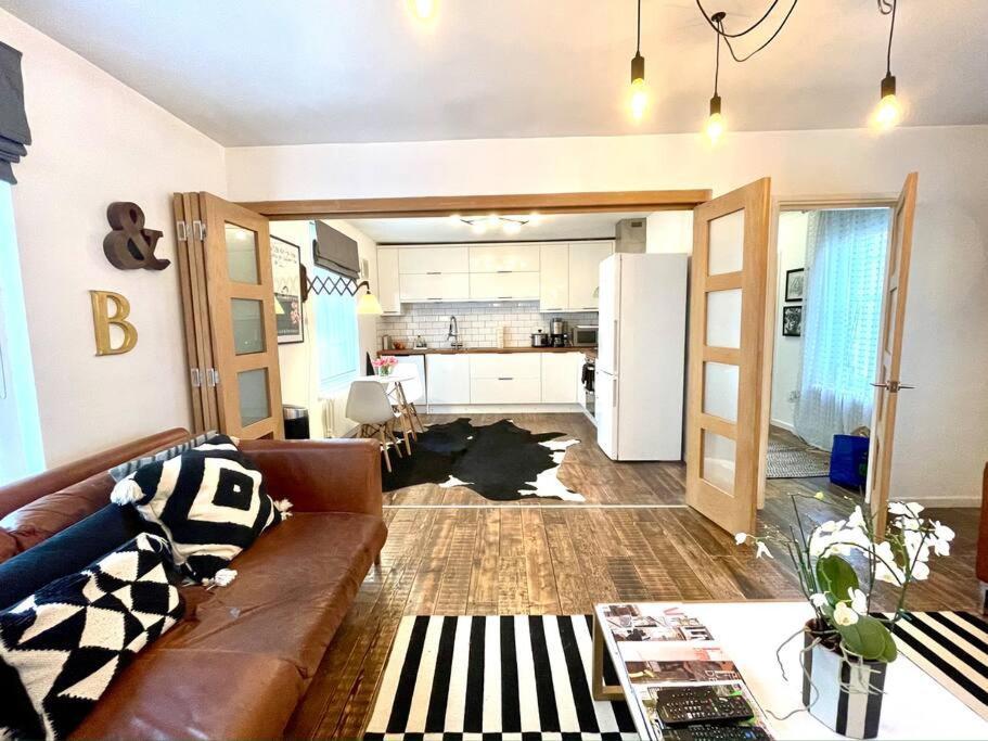 Gorgeous 2 Bedroom Apartment Edge Of Cabot Circus Bristol Extérieur photo